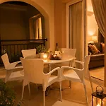 Cozy Sea View With Pool In Peaceful Area Lejlighed