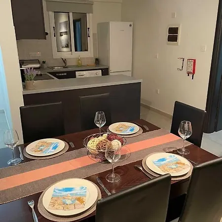 Cozy 2 Bedrooms In Complex With Swimming Pools And Beautiful View Διαμέρισμα Πάφος