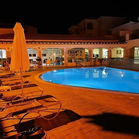 Cozy 2 Bedrooms In Complex With Swimming Pools And Beautiful View Apartman Paphos