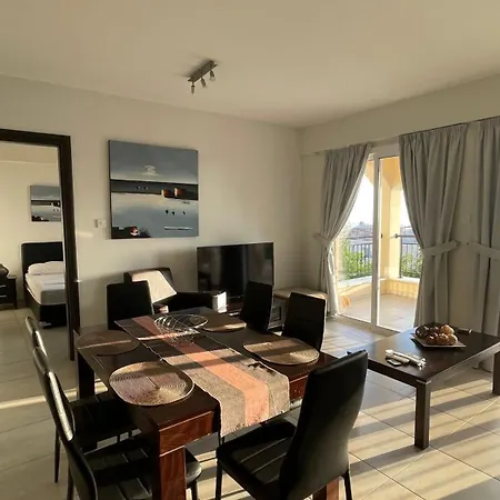 Cozy 2 Bedrooms In Complex With Swimming Pools And Beautiful View Апартаменты Пафос