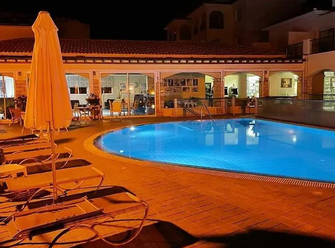 Cozy 2 Bedrooms In Complex With Swimming Pools And Beautiful View Lägenhet Paphos